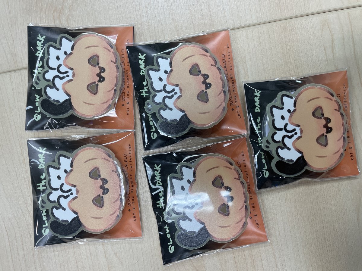 GRIPTOK (MAGSAFE) CAT in THE BLANKET - CREDRE’ 02 PUMKIN TREAT